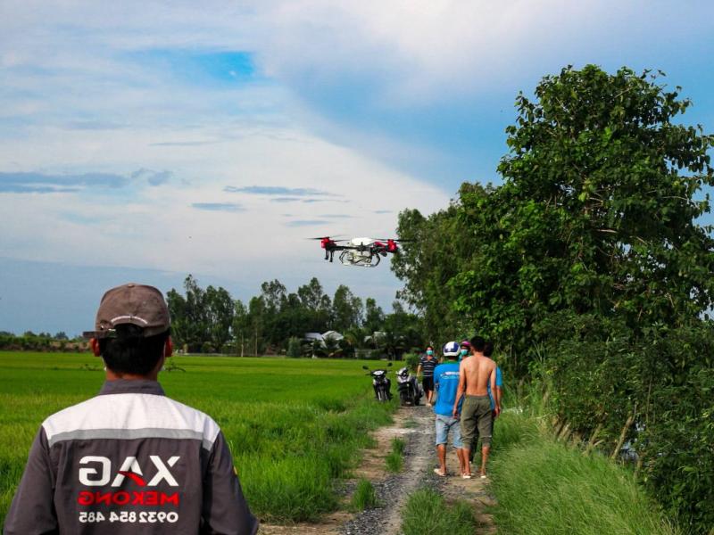 use of drones by farmers: fertilizer application