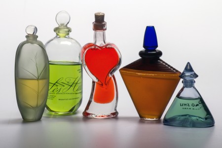 Японські вчені з'ясували, що аромат парфумів здатний розповісти про справжній вік жінки