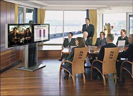 Мультимедійний проектор - це автономний прилад, здатний передавати (проектувати) на великий екран інформацію, що надходить від зовнішнього джерела: комп'ютера, ноутбука, DVD-програвача, відеокамери, документ-камери (з Вікіпедії: про собий клас телевізійних камер, призначених для передачі зображень документів (наприклад, оригіналів на папері) у вигляді телевізійного сигналу або в будь-якій іншій електронній формі), телевізійного тюнера і т