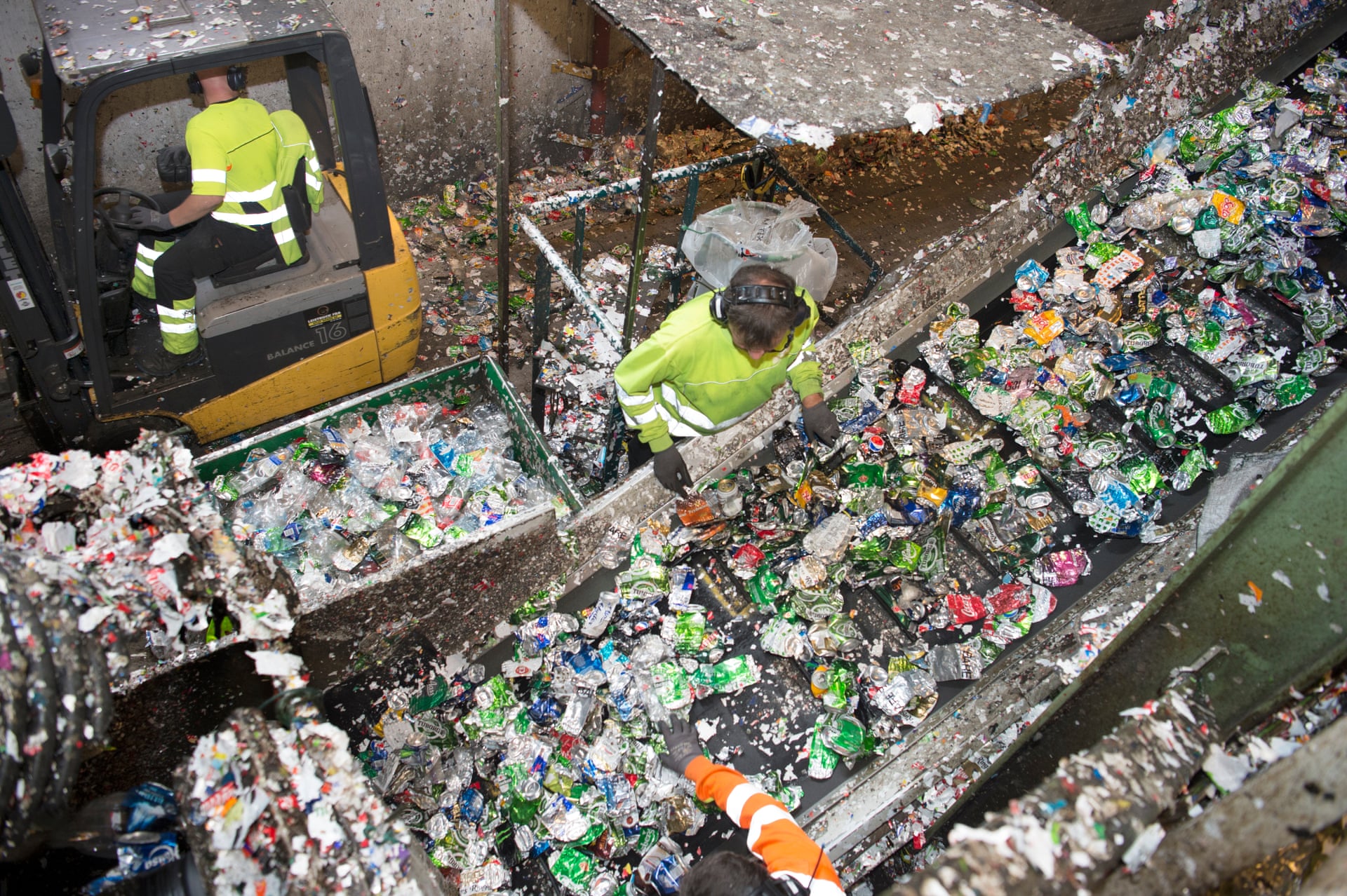 За даними компанії Infinitum, яка запустила вельми ефективну ініціативу, частина пластикових матеріалів вже була перероблена в 50 разів, і тепер тільки 1% пластикових пляшок опиняються на полігонах