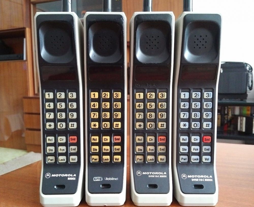 Motorola DynaTAC 8000x дала початок ері мобільних телефонів, без яких ми вже не уявляємо наше сьогоднішнє життя