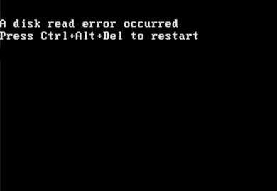 Комп'ютер відмовляється завантажуватися з жорсткого диска, повідомляючи про помилку читання системних файлів Windows